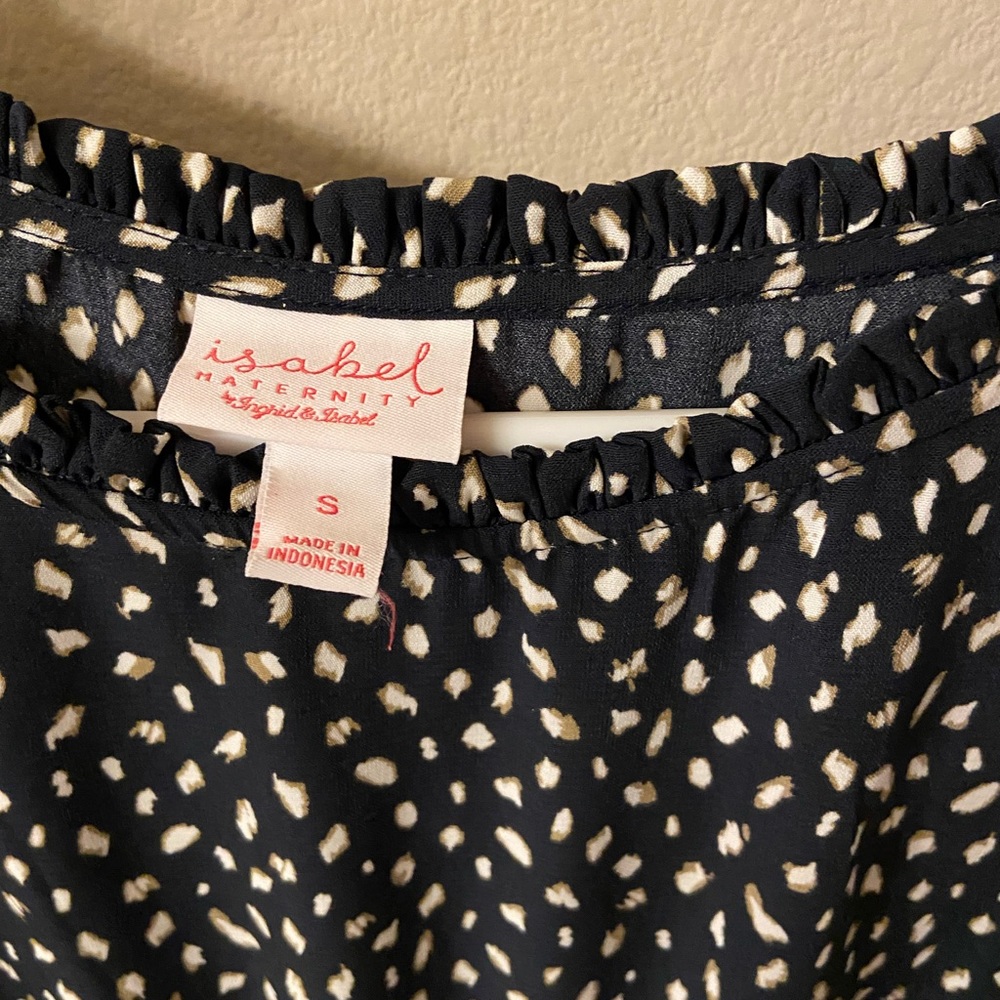 Isabell maternity blouse. 3/4 sleeves. Smoke and pet free home.